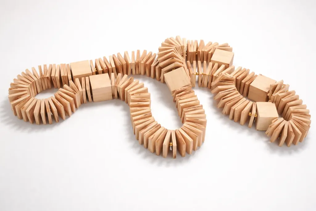 [IR144CL0] Wood Decorative Necklace in Eucalyptus
